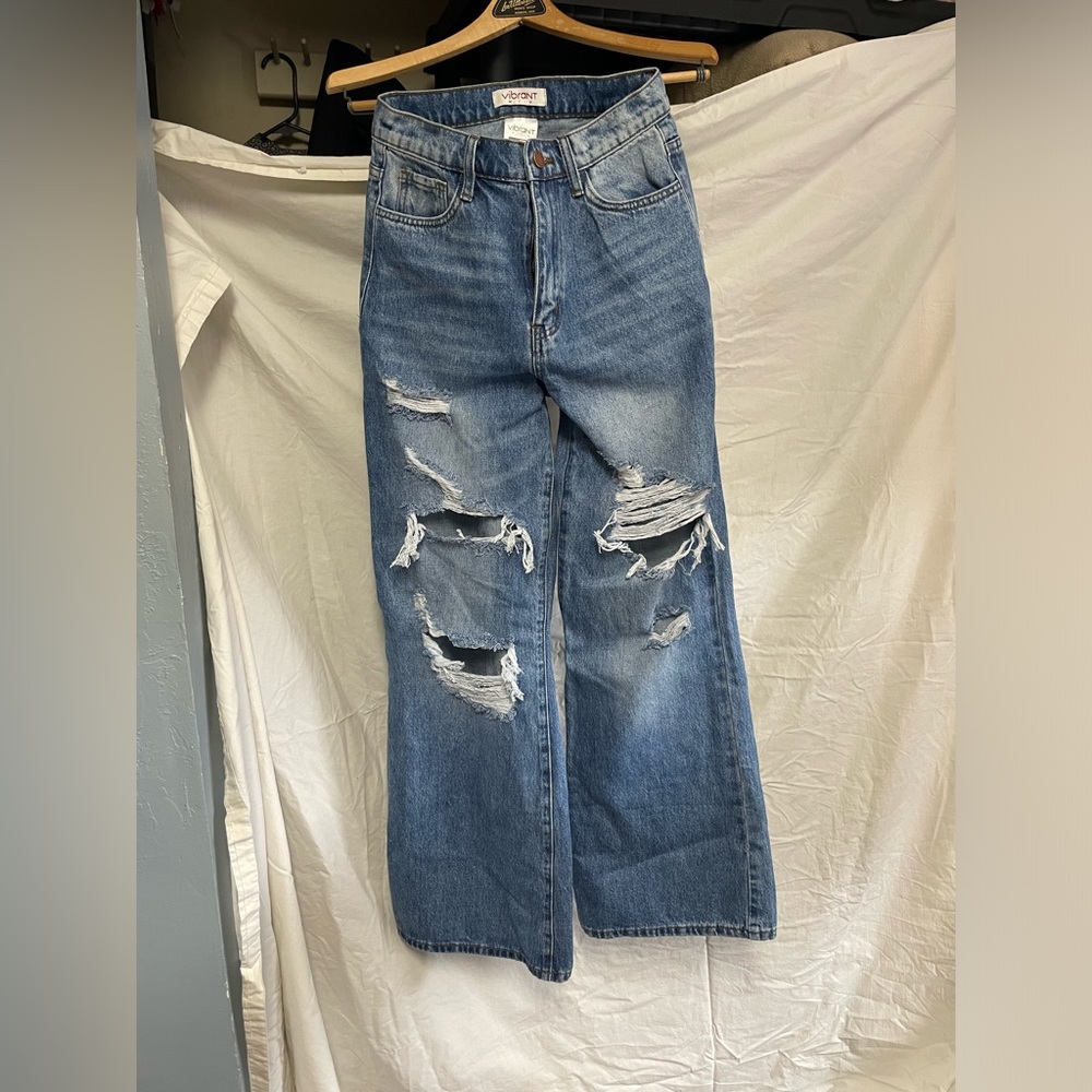 Super cute ripped jeans